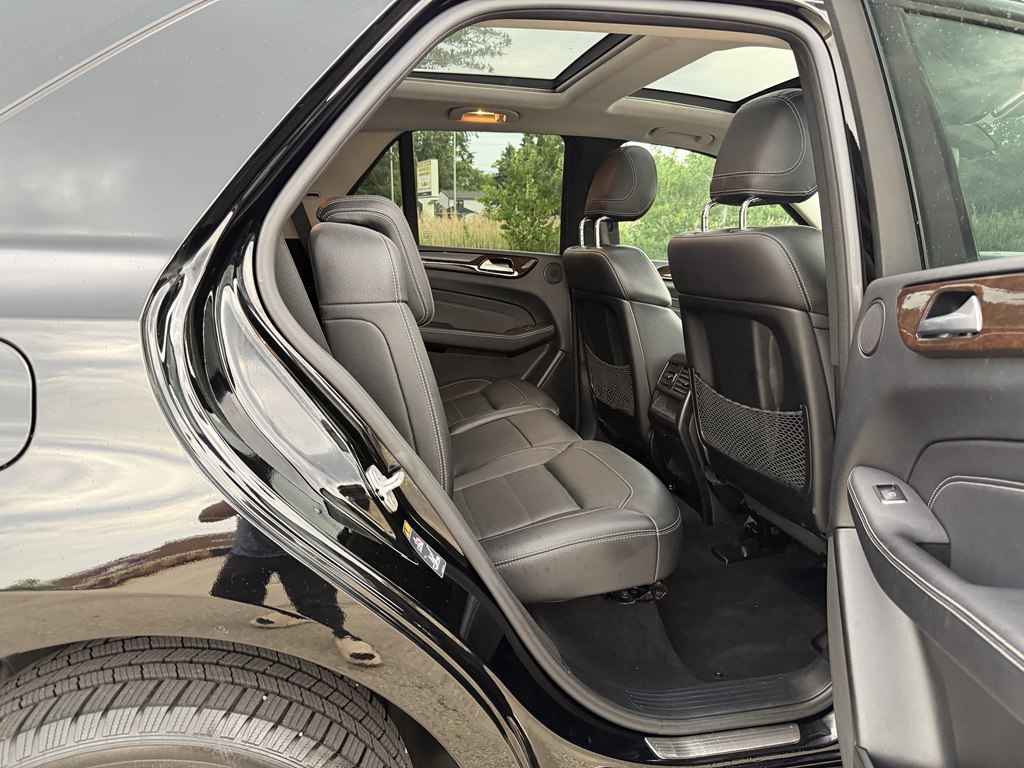 Photo 27 of this MERCEDES-BENZ M-CLASS