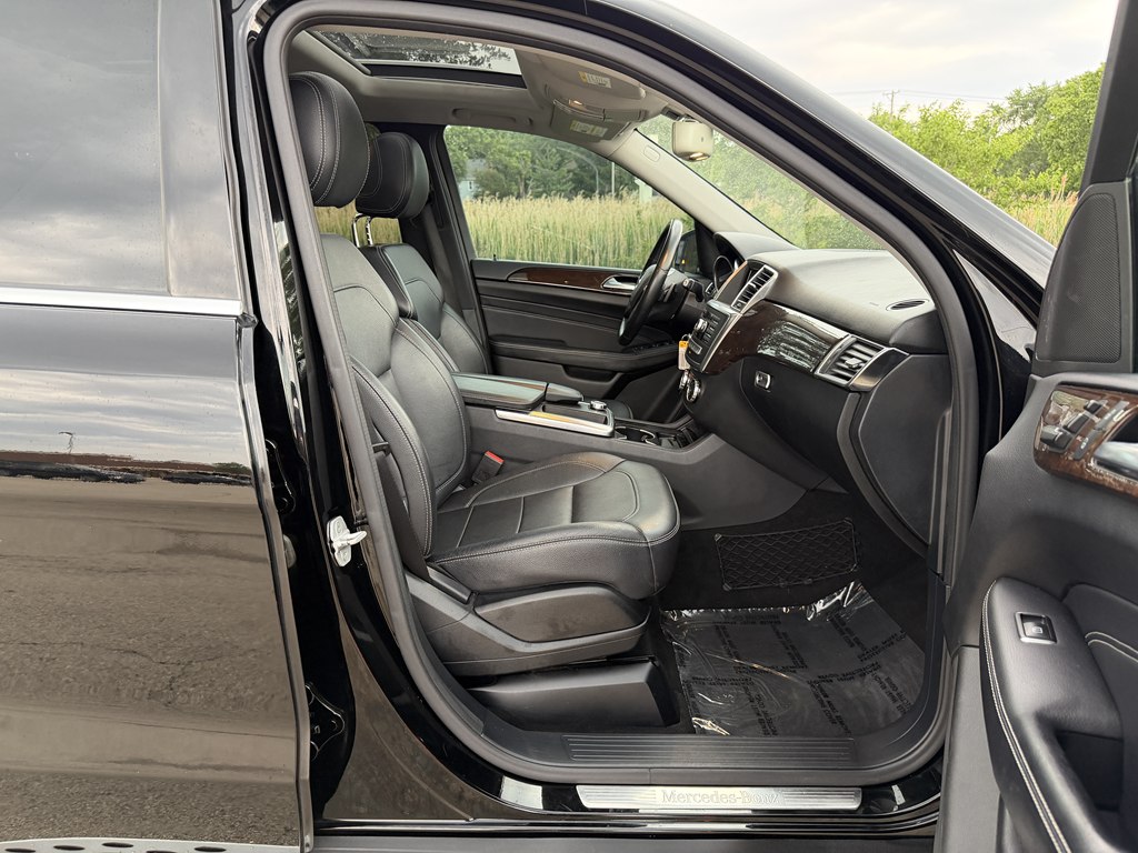 Photo 31 of this MERCEDES-BENZ M-CLASS