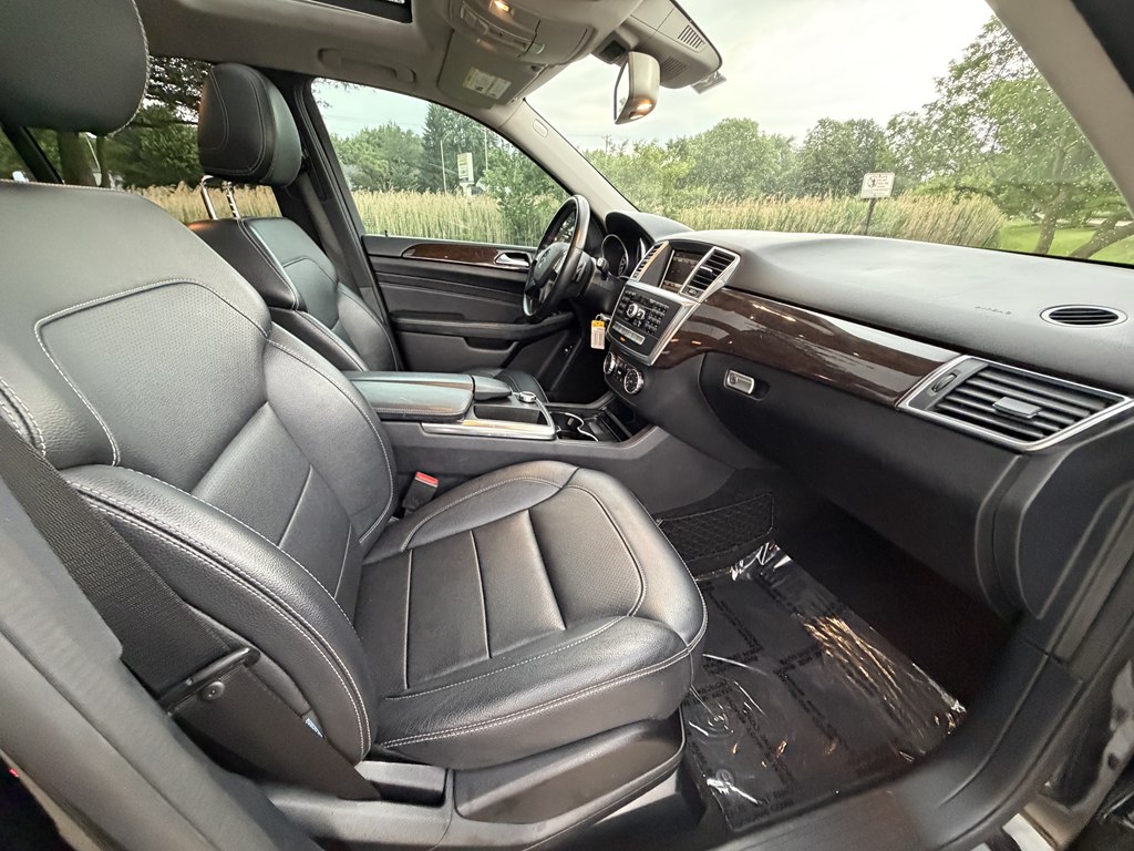 Photo 29 of this MERCEDES-BENZ M-CLASS