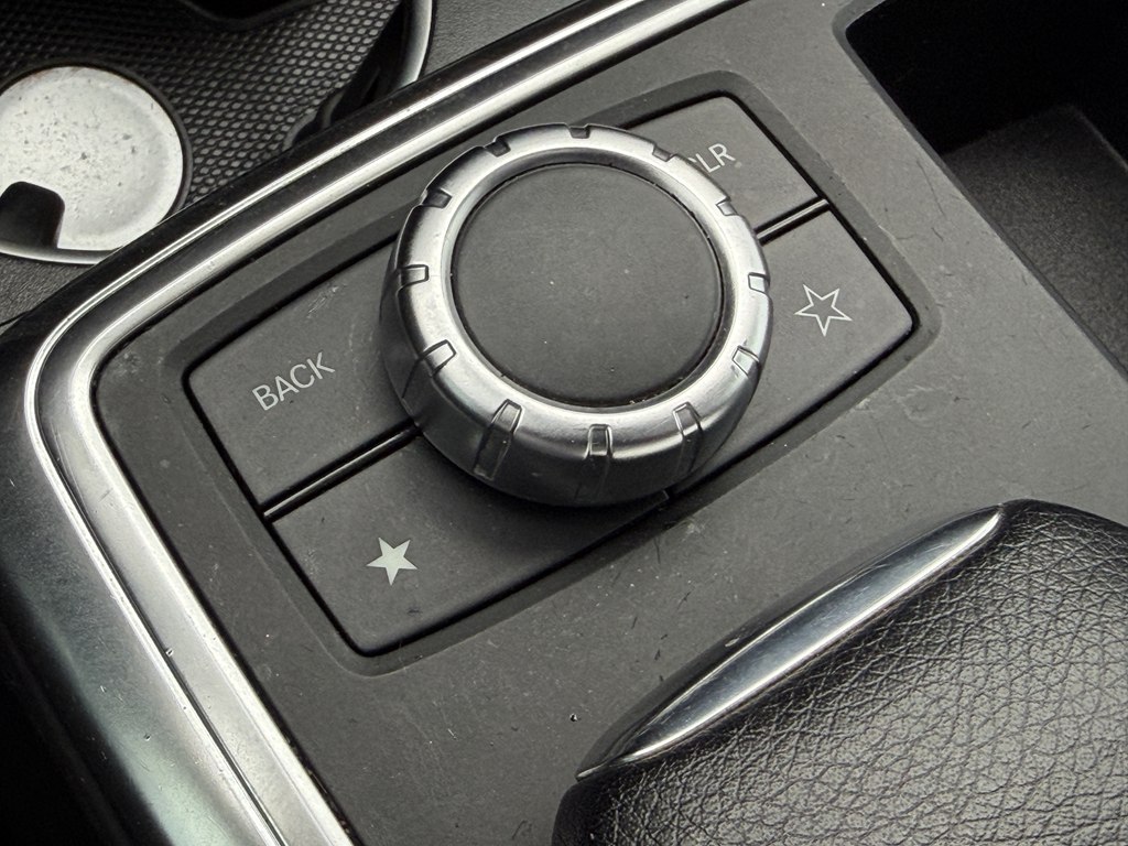 Photo 38 of this MERCEDES-BENZ M-CLASS