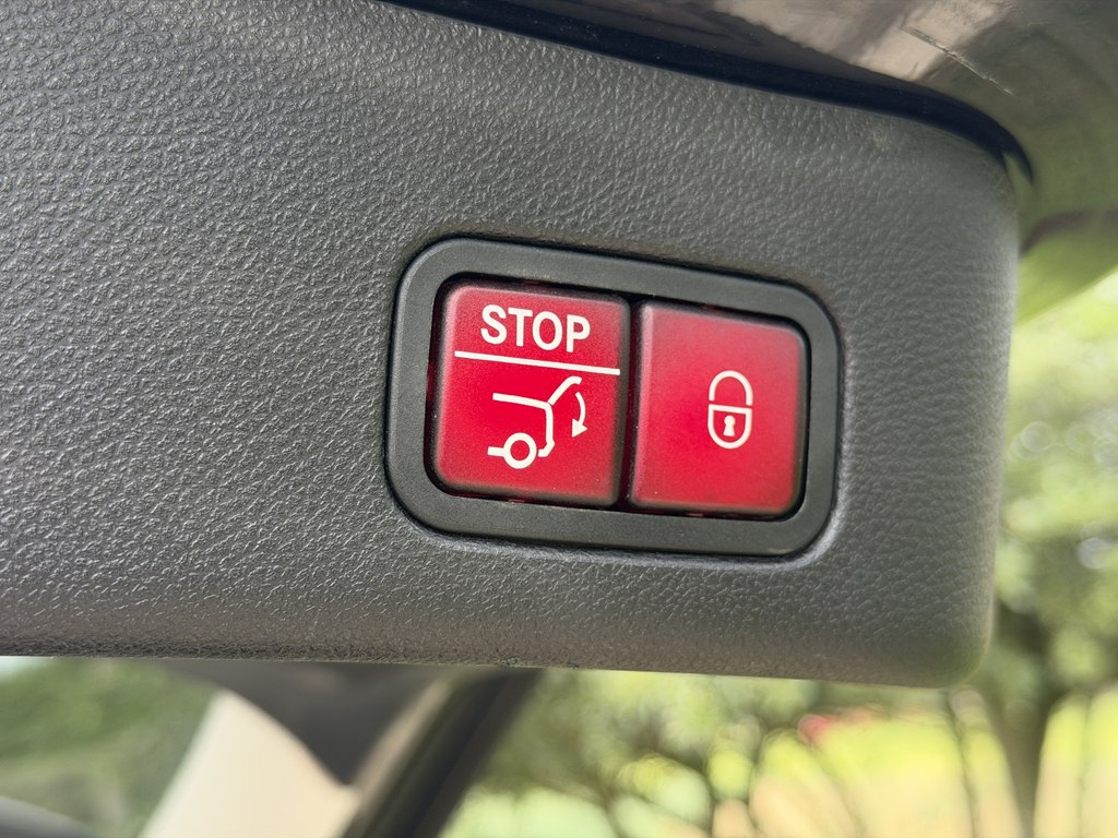 Photo 22 of this MERCEDES-BENZ M-CLASS