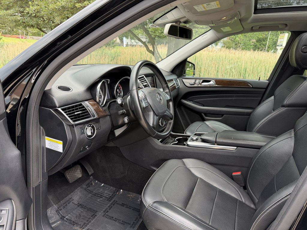 Photo 32 of this MERCEDES-BENZ M-CLASS