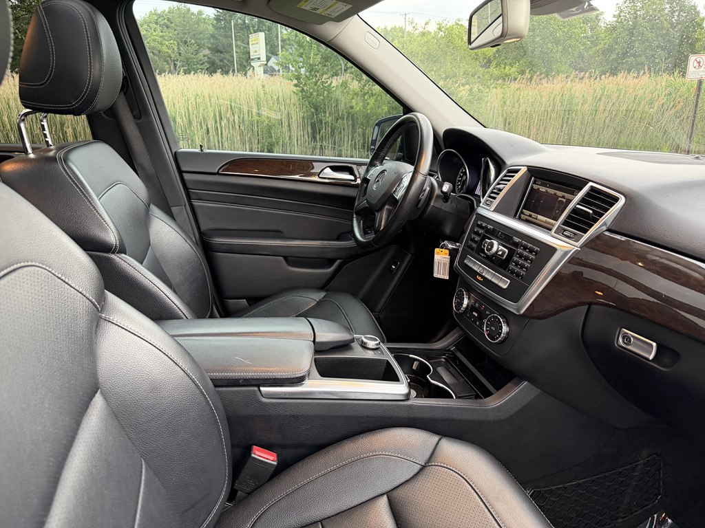 Photo 23 of this MERCEDES-BENZ M-CLASS