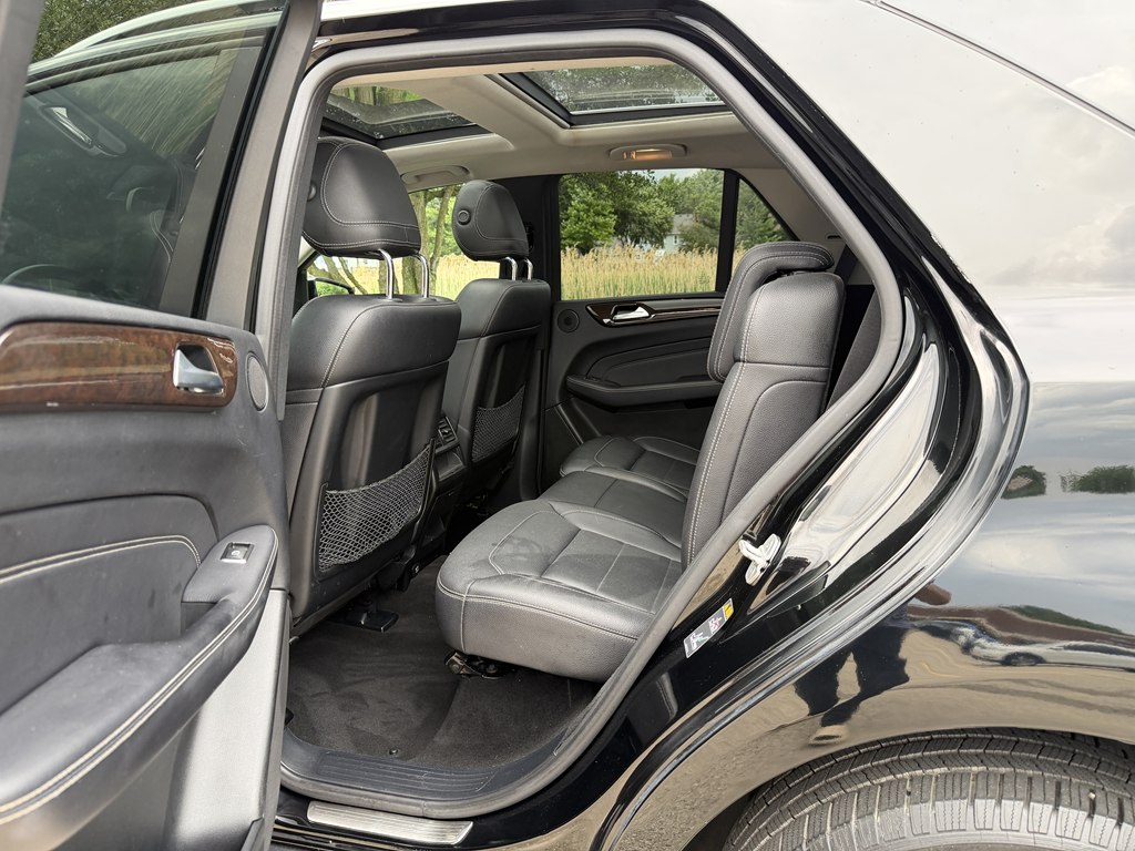 Photo 25 of this MERCEDES-BENZ M-CLASS