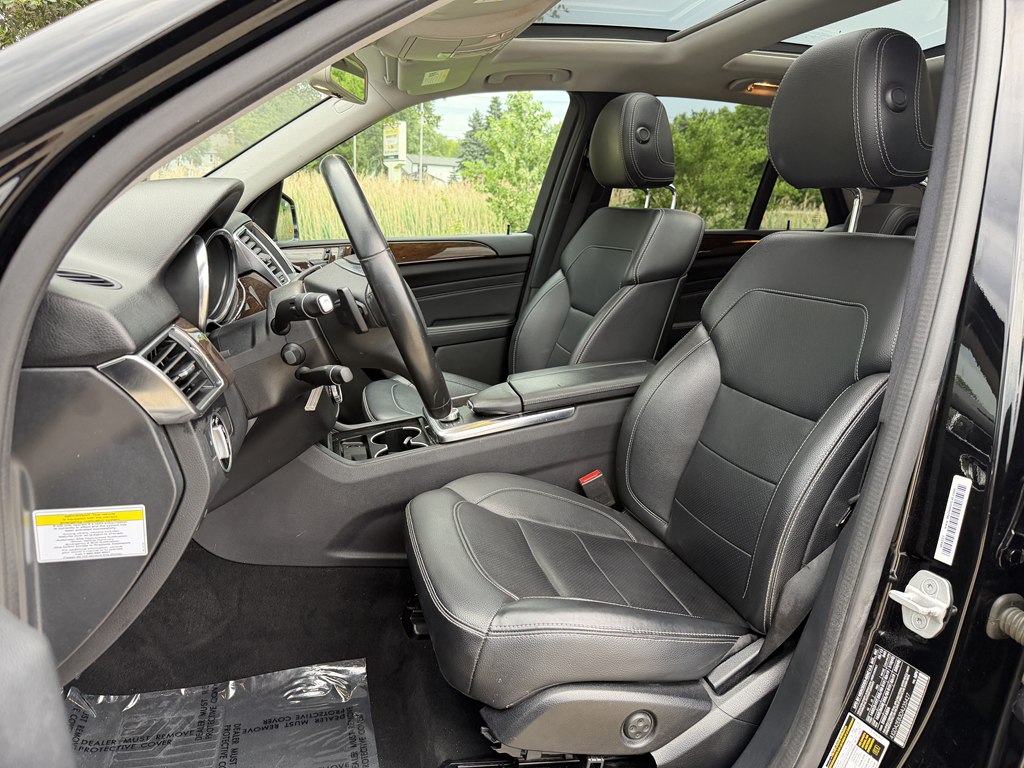 Photo 39 of this MERCEDES-BENZ M-CLASS