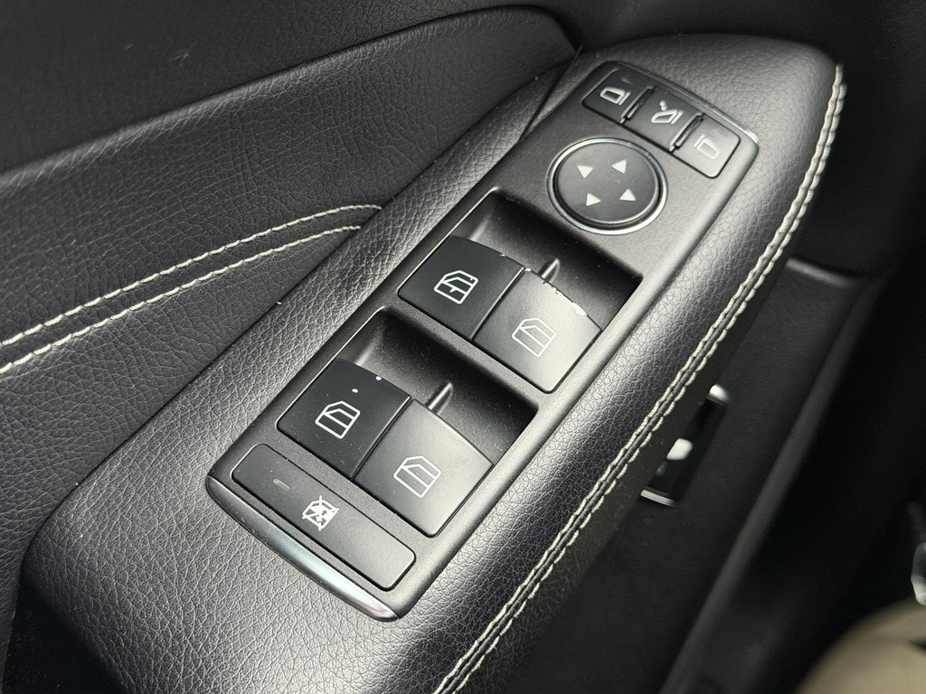 Photo 35 of this MERCEDES-BENZ M-CLASS