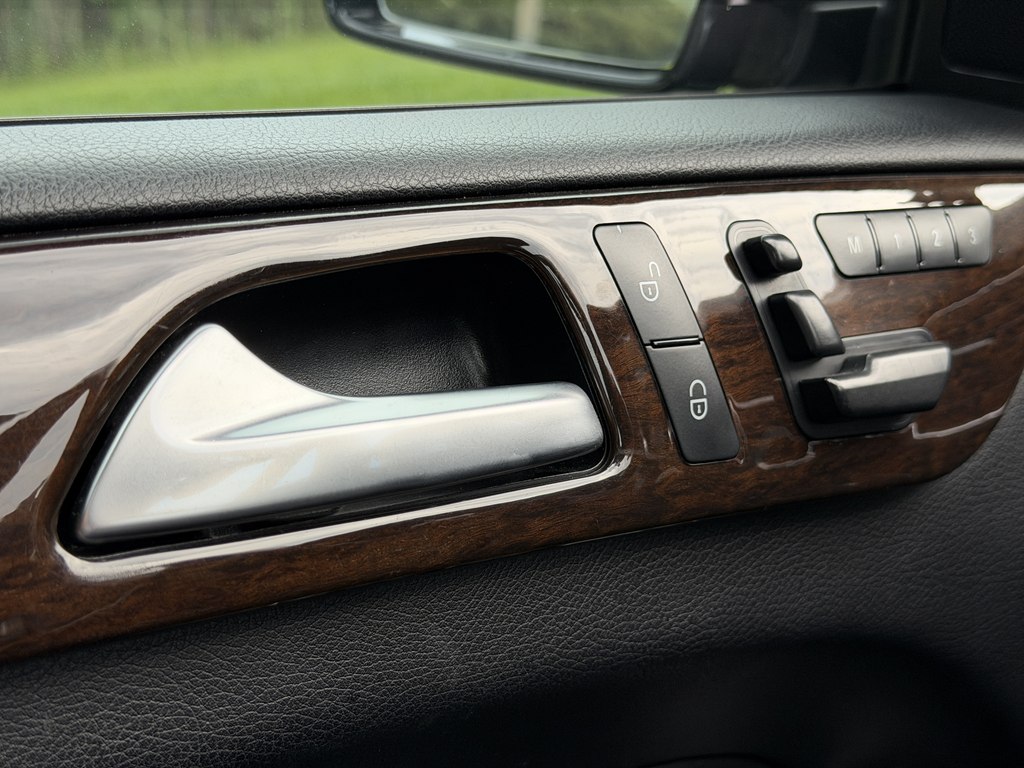 Photo 36 of this MERCEDES-BENZ M-CLASS