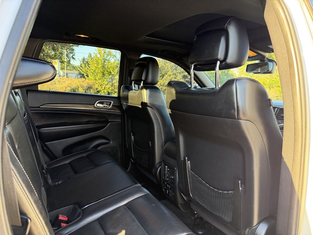 Photo 37 of this JEEP GRAND CHEROKEE