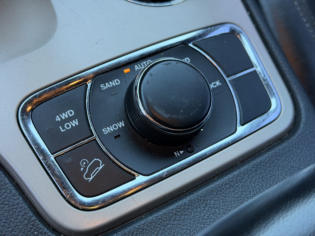 Photo 60 of this JEEP GRAND CHEROKEE