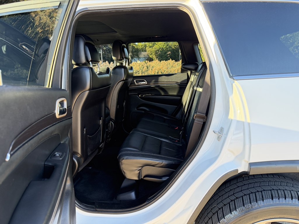 Photo 32 of this JEEP GRAND CHEROKEE