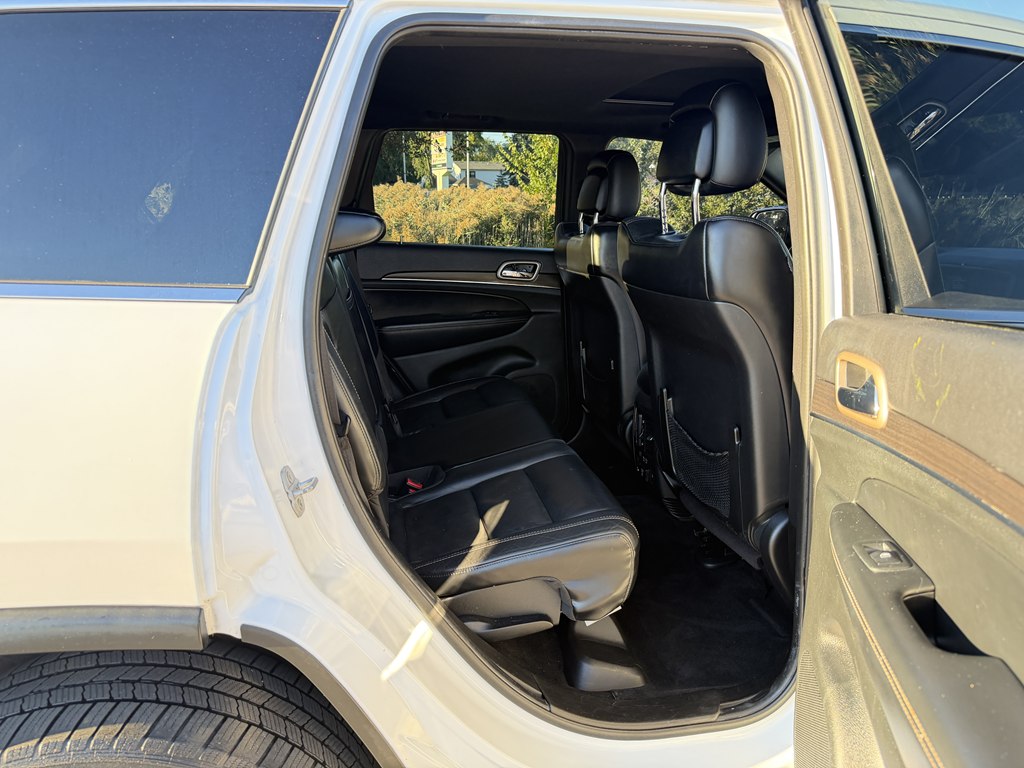 Photo 36 of this JEEP GRAND CHEROKEE