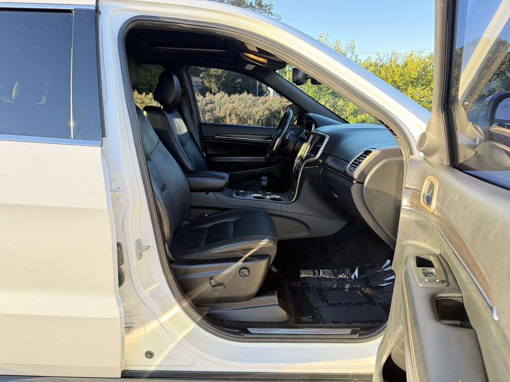 Photo 41 of this JEEP GRAND CHEROKEE