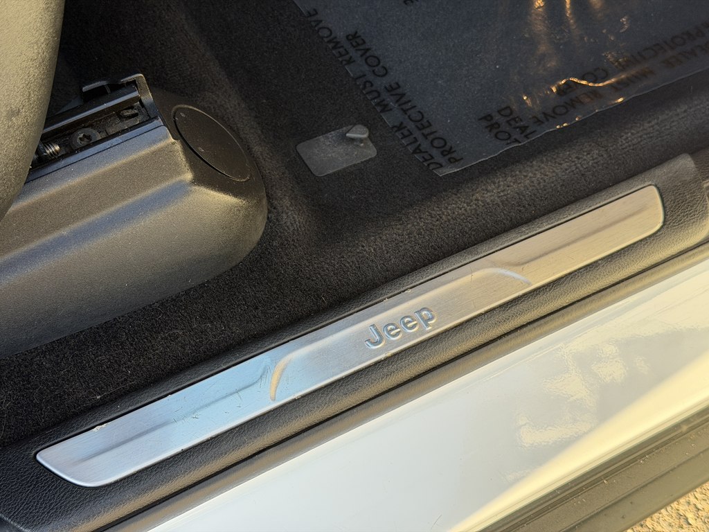Photo 43 of this JEEP GRAND CHEROKEE
