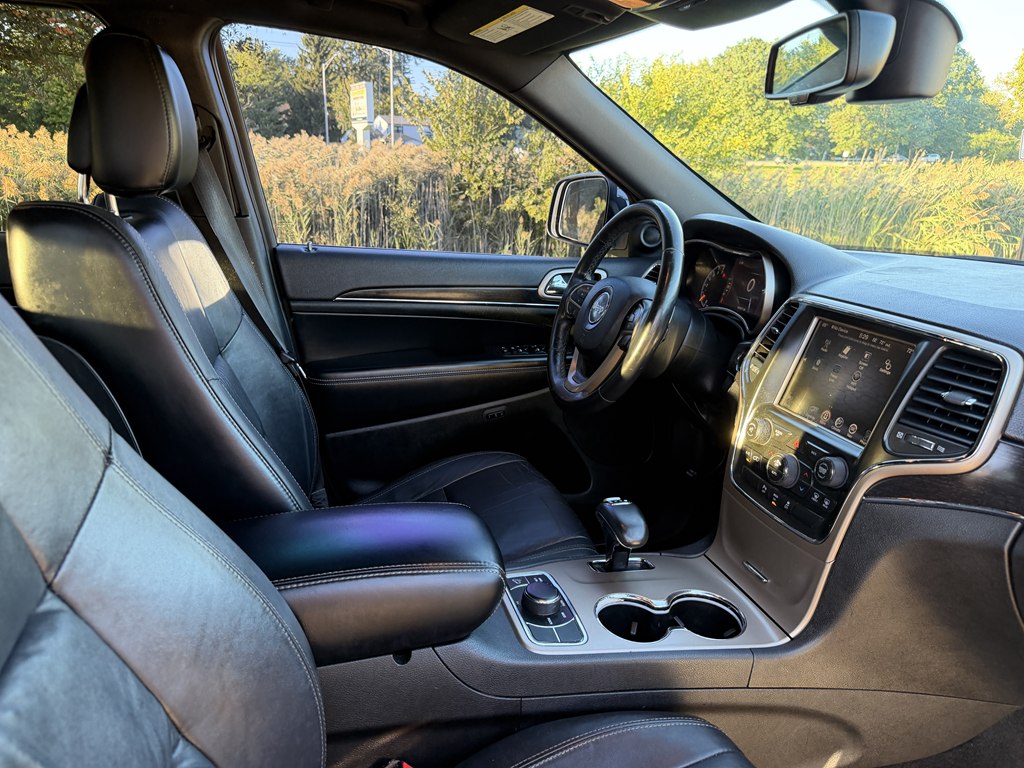 Photo 39 of this JEEP GRAND CHEROKEE