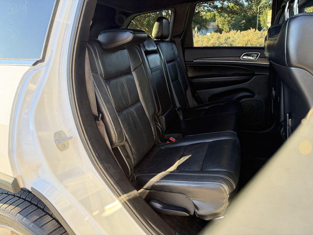 Photo 38 of this JEEP GRAND CHEROKEE
