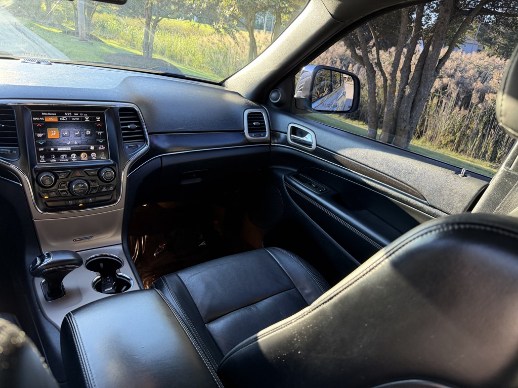 Photo 34 of this JEEP GRAND CHEROKEE