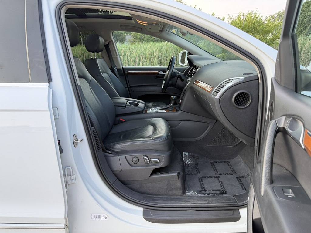 Photo 31 of this AUDI Q7