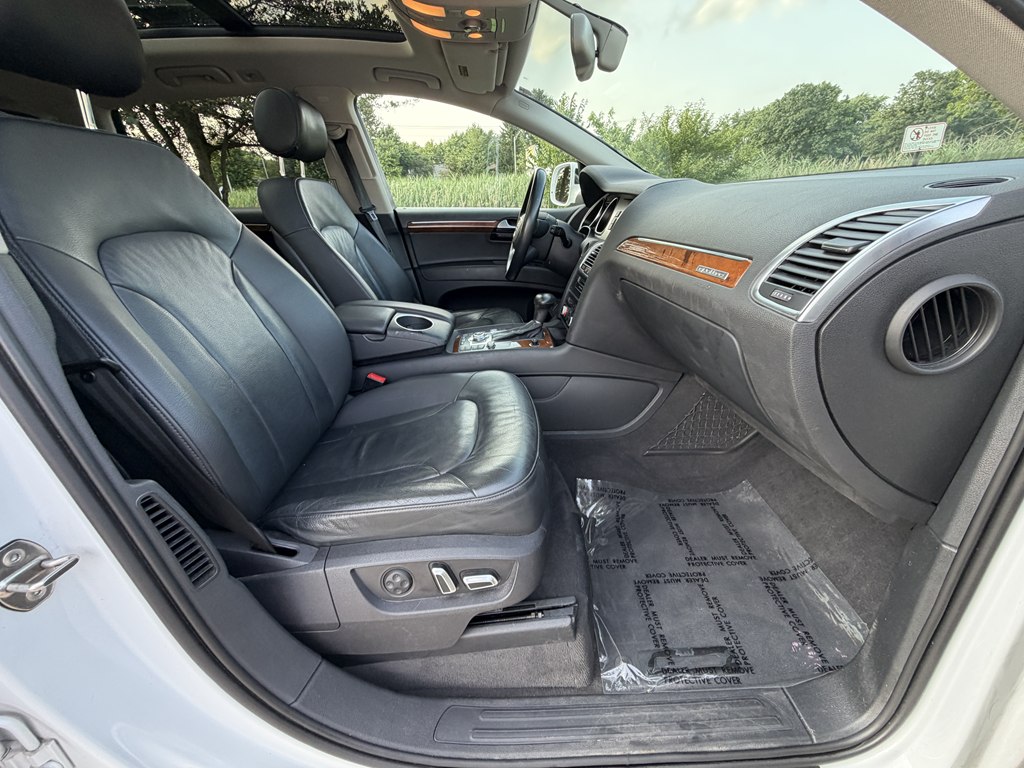 Photo 33 of this AUDI Q7