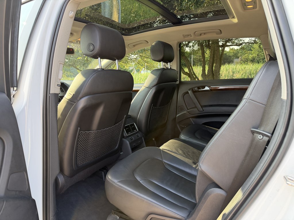 Photo 30 of this AUDI Q7