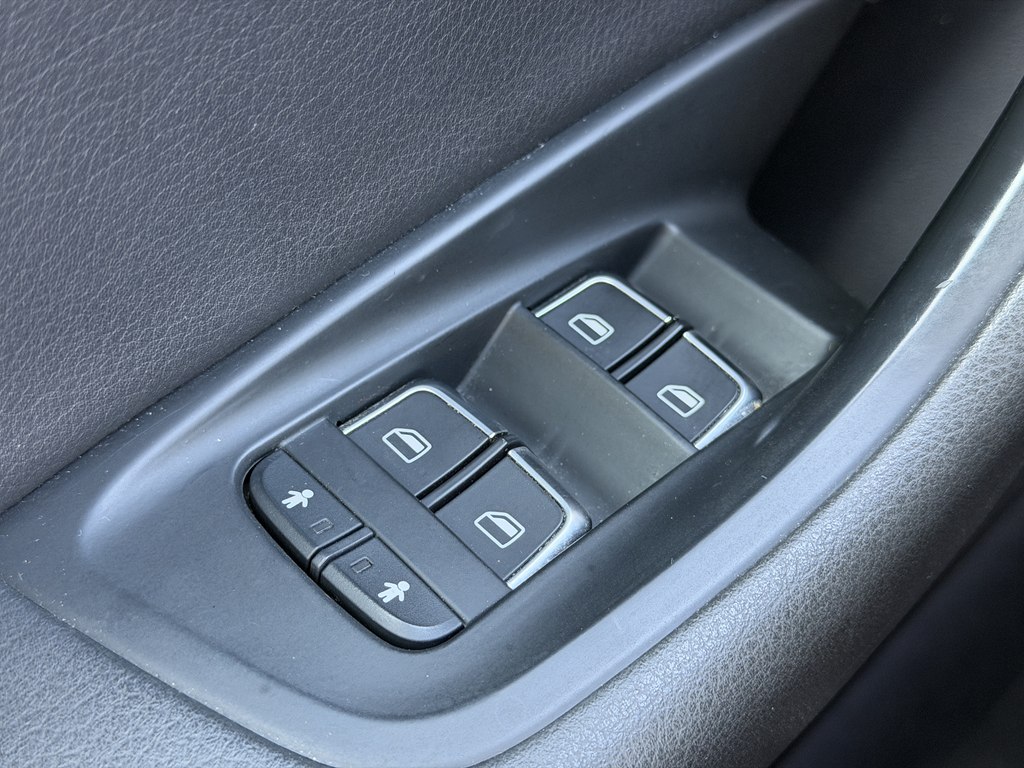 Photo 47 of this AUDI A6