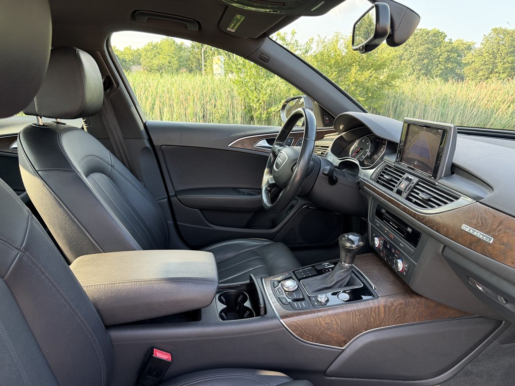 Photo 50 of this AUDI A6