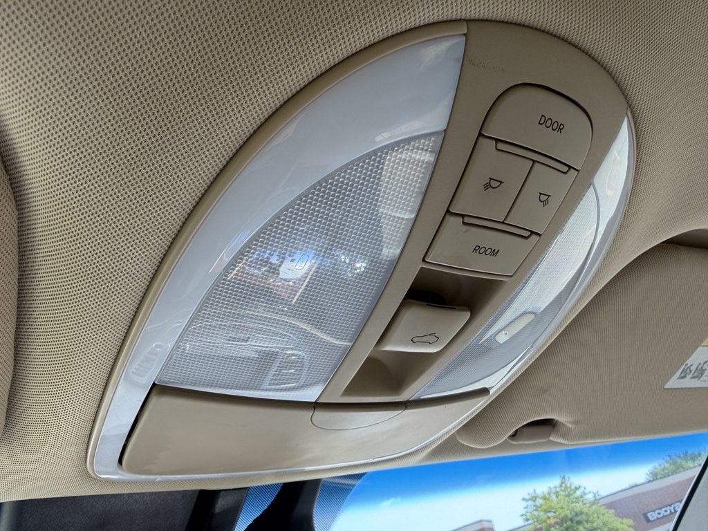 Photo 43 of this HYUNDAI GENESIS