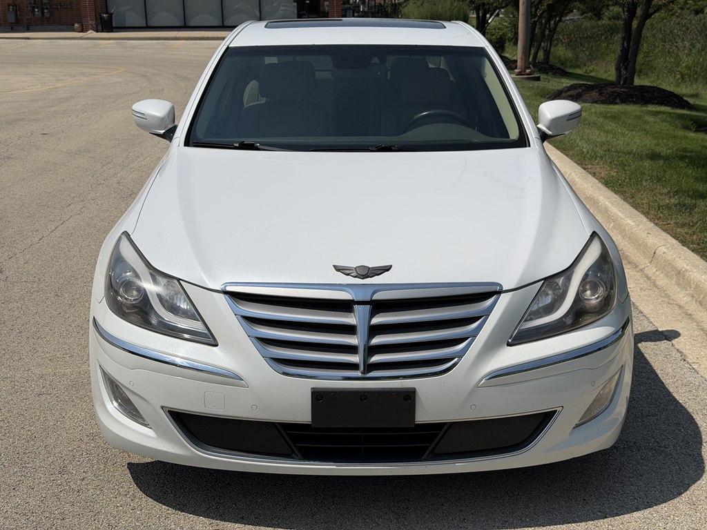 Photo 11 of this HYUNDAI GENESIS