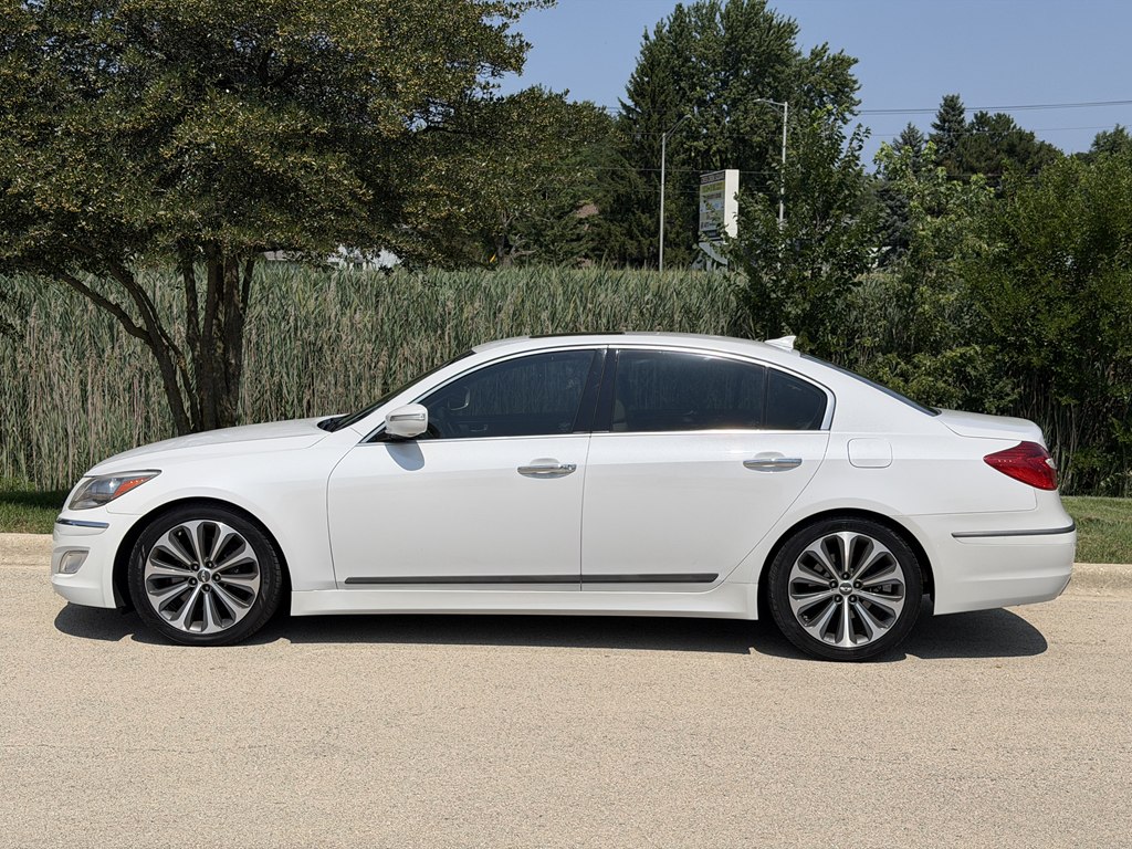 Photo 8 of this HYUNDAI GENESIS