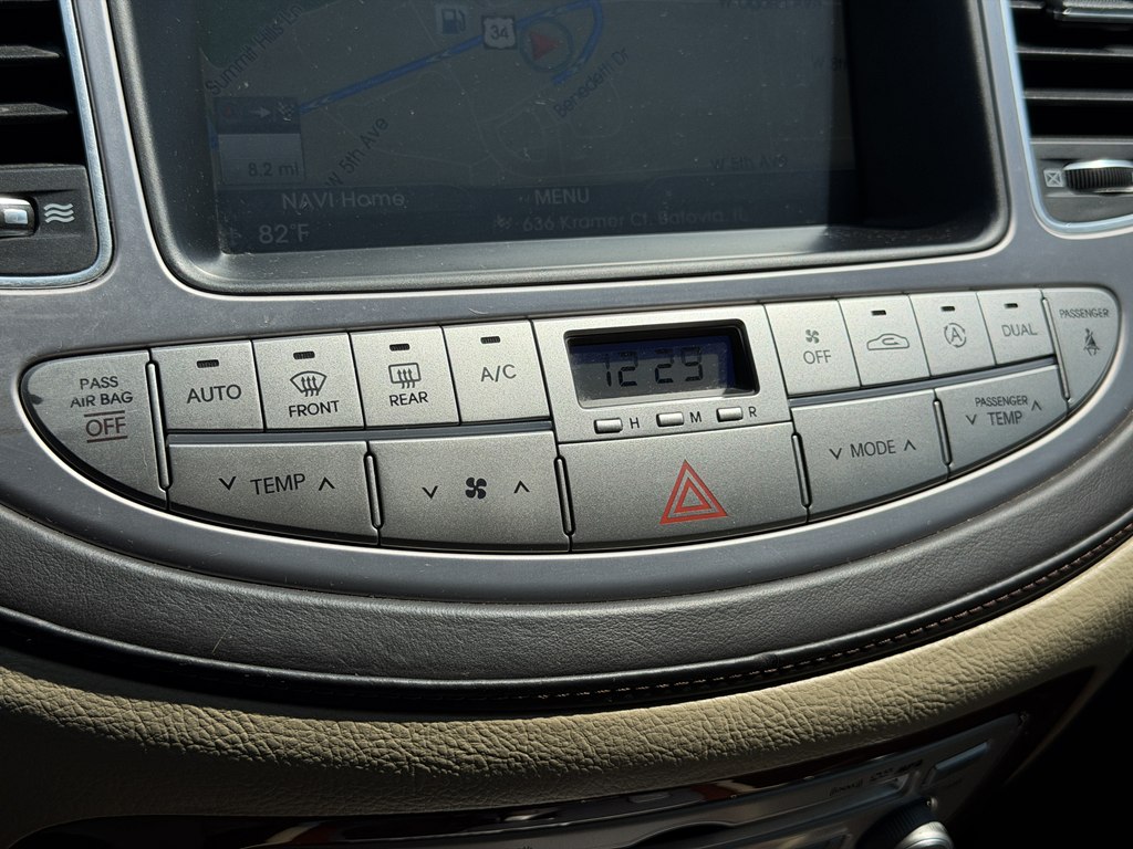 Photo 32 of this HYUNDAI GENESIS