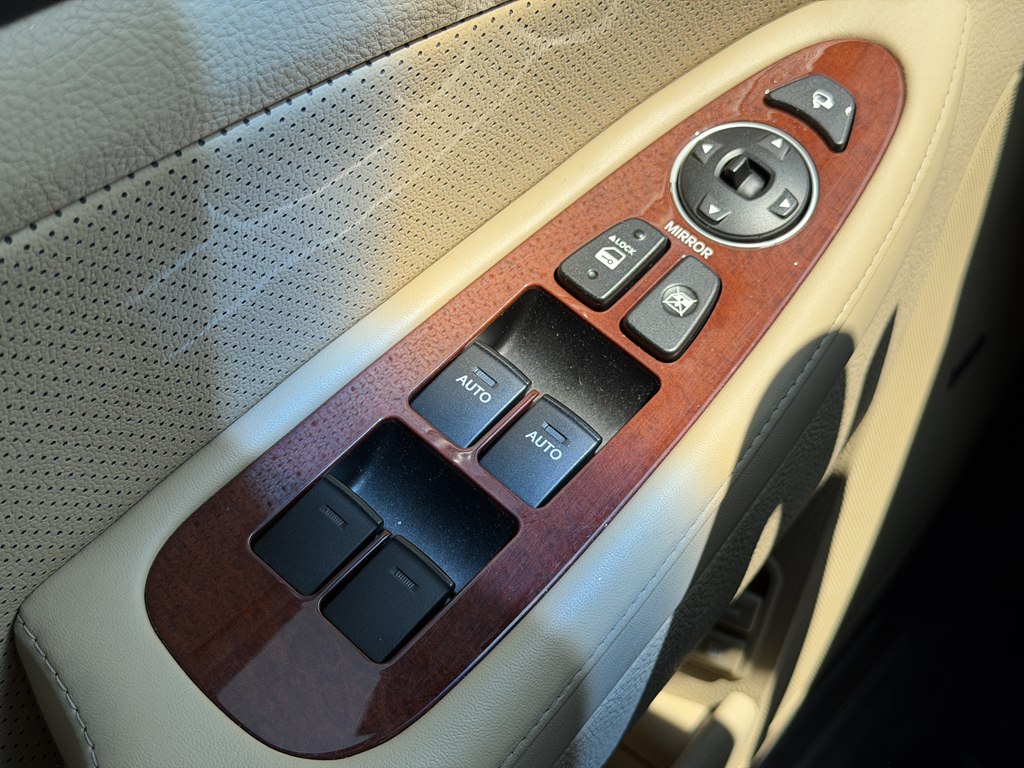 Photo 40 of this HYUNDAI GENESIS