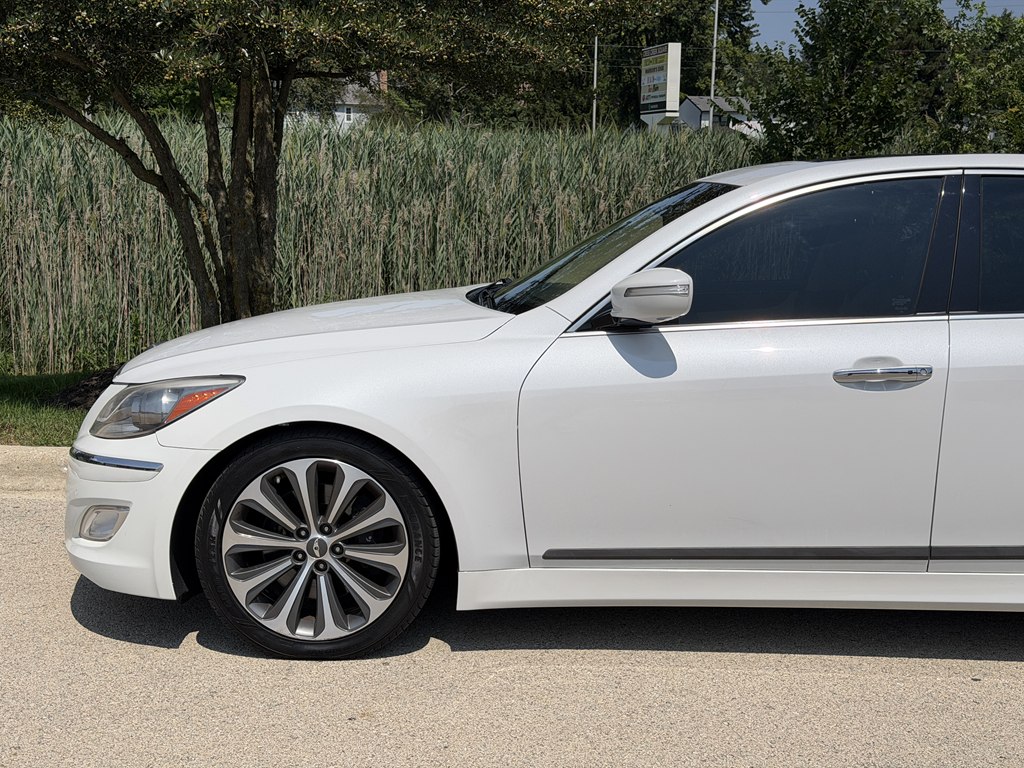 Photo 9 of this HYUNDAI GENESIS