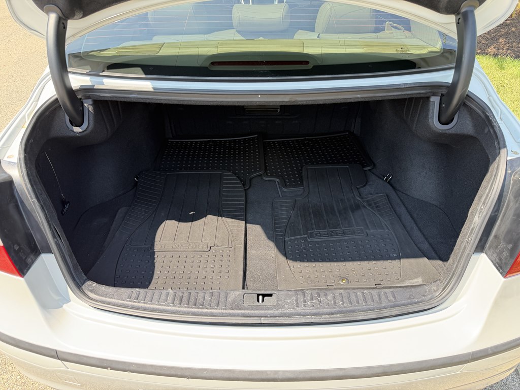 Photo 35 of this HYUNDAI GENESIS