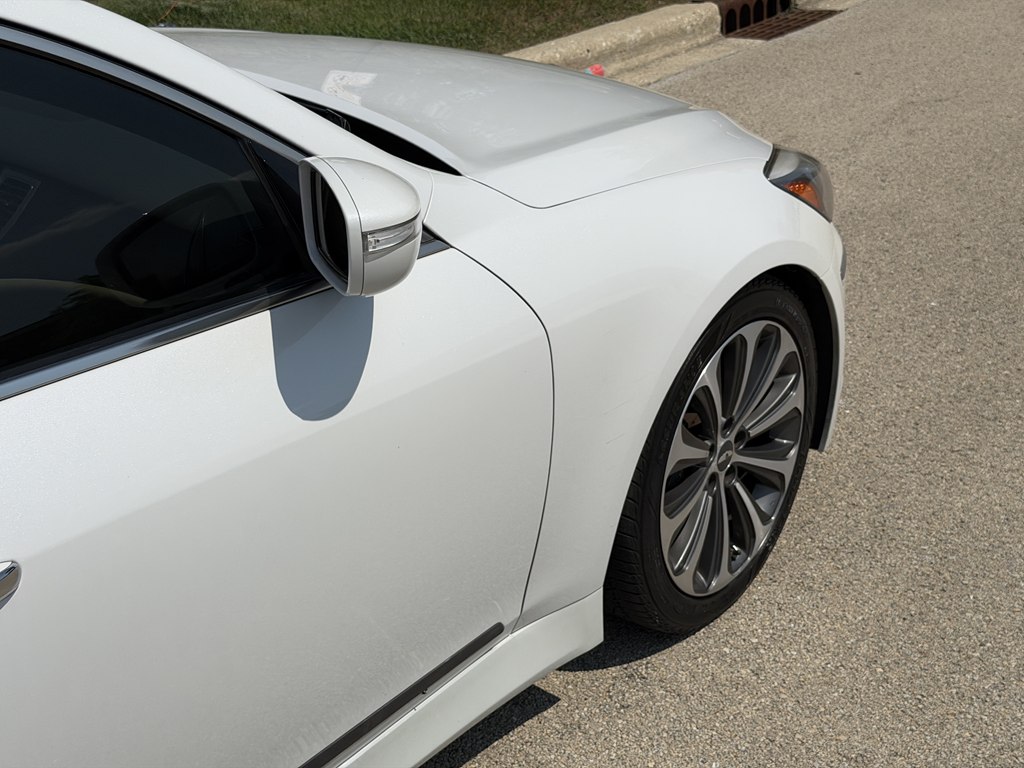 Photo 17 of this HYUNDAI GENESIS
