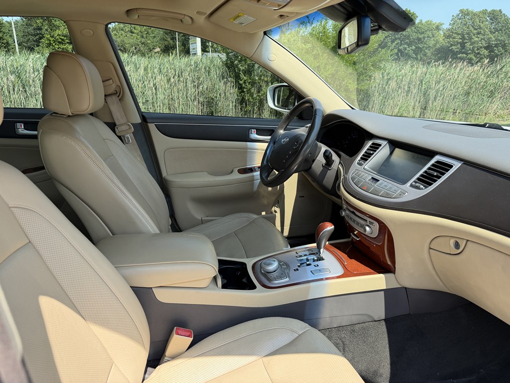 Photo 26 of this HYUNDAI GENESIS