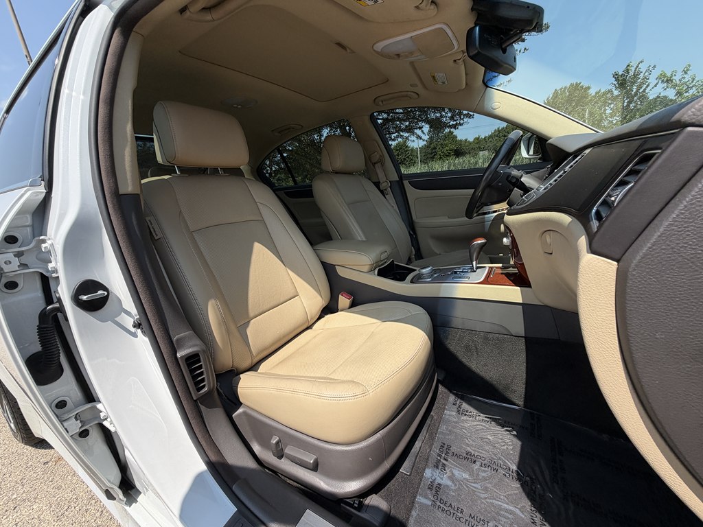 Photo 34 of this HYUNDAI GENESIS