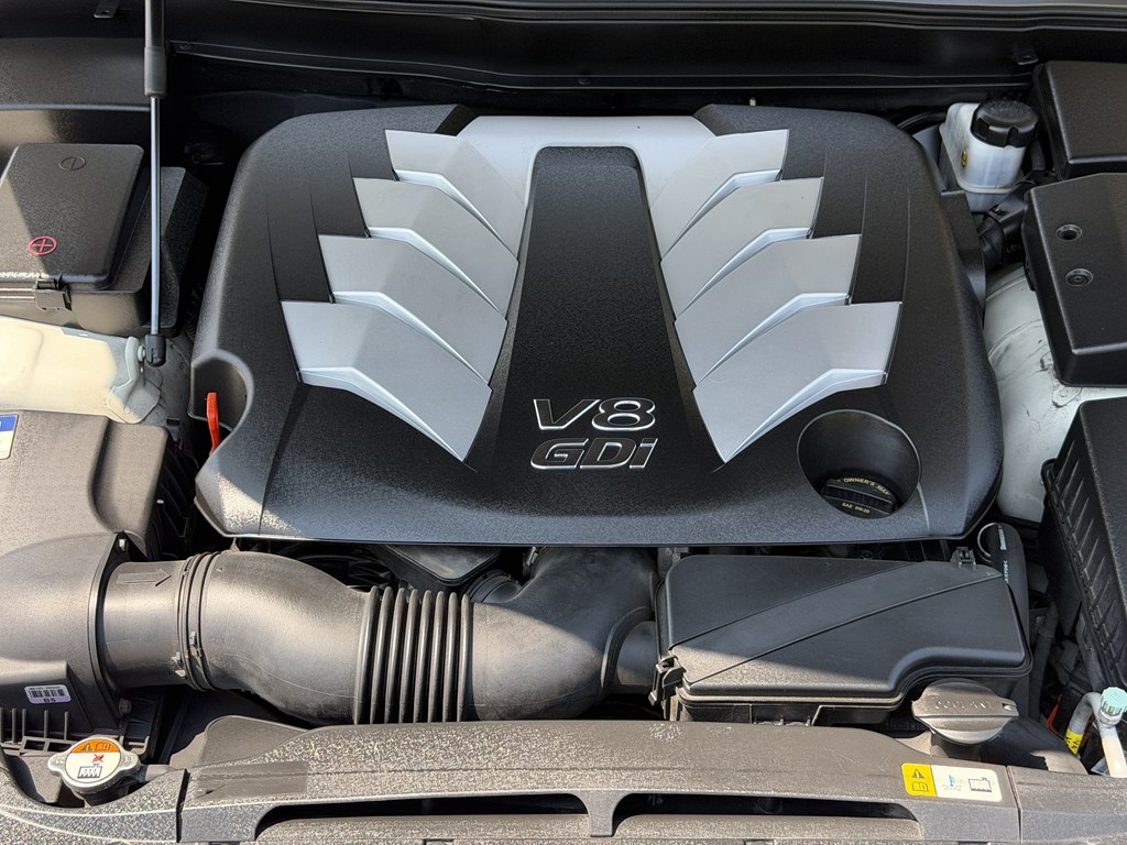Photo 22 of this HYUNDAI GENESIS