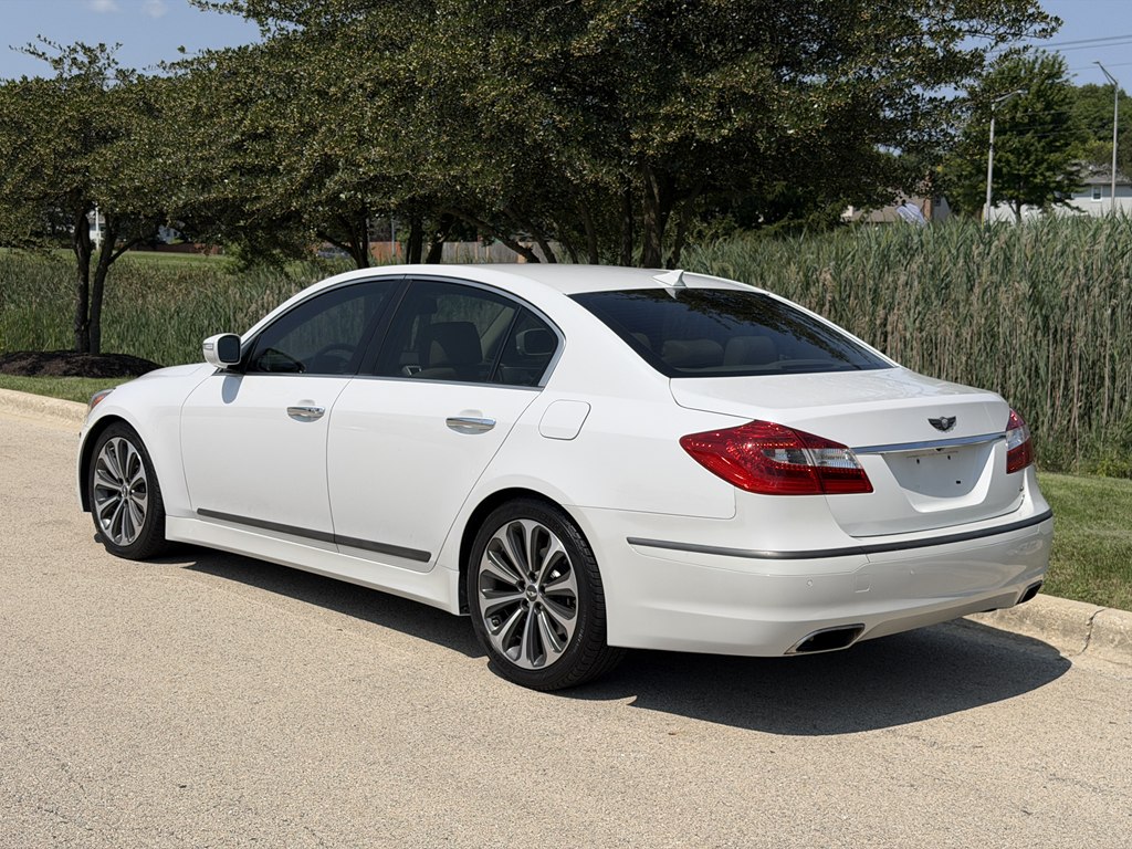 Photo 4 of this HYUNDAI GENESIS