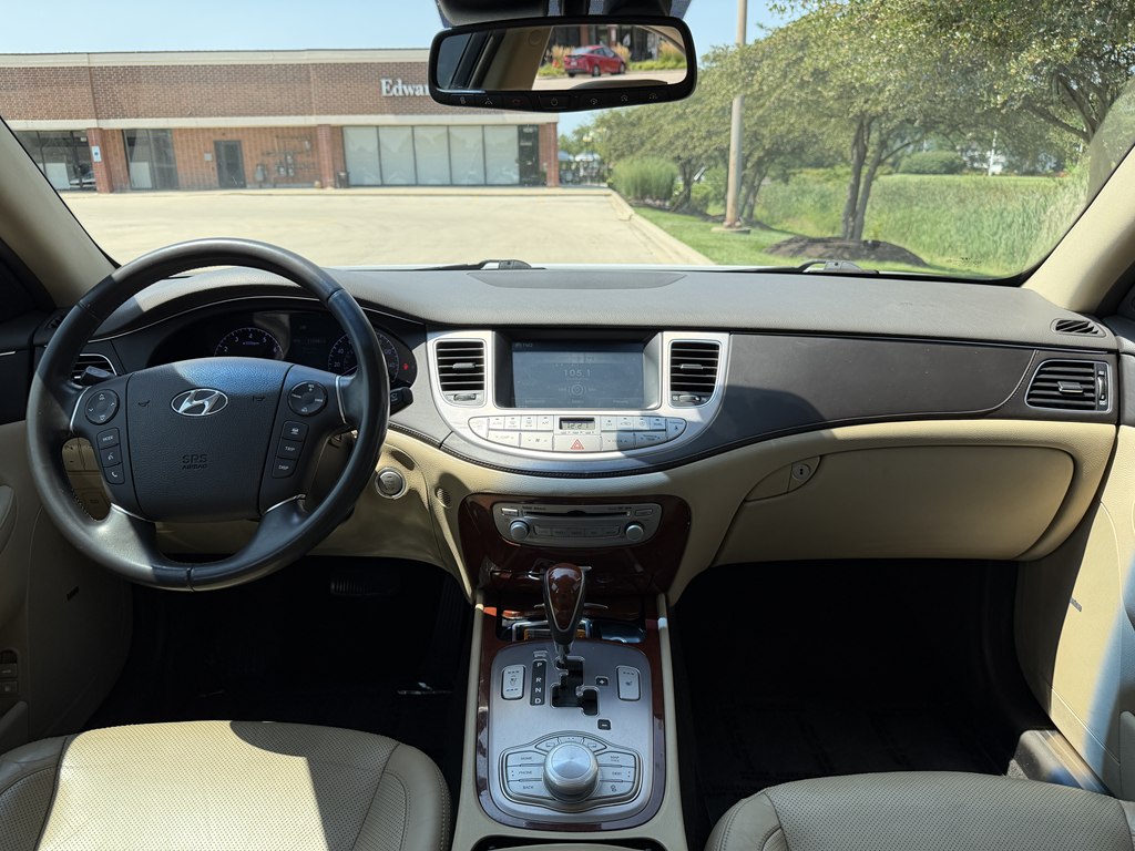 Photo 28 of this HYUNDAI GENESIS