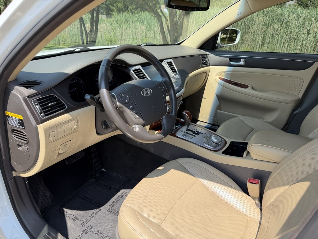 Photo 24 of this HYUNDAI GENESIS