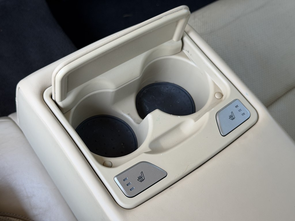 Photo 27 of this HYUNDAI GENESIS