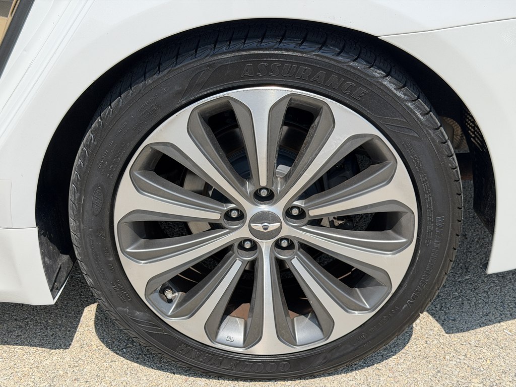 Photo 15 of this HYUNDAI GENESIS