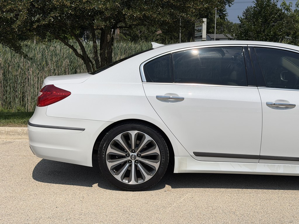 Photo 7 of this HYUNDAI GENESIS