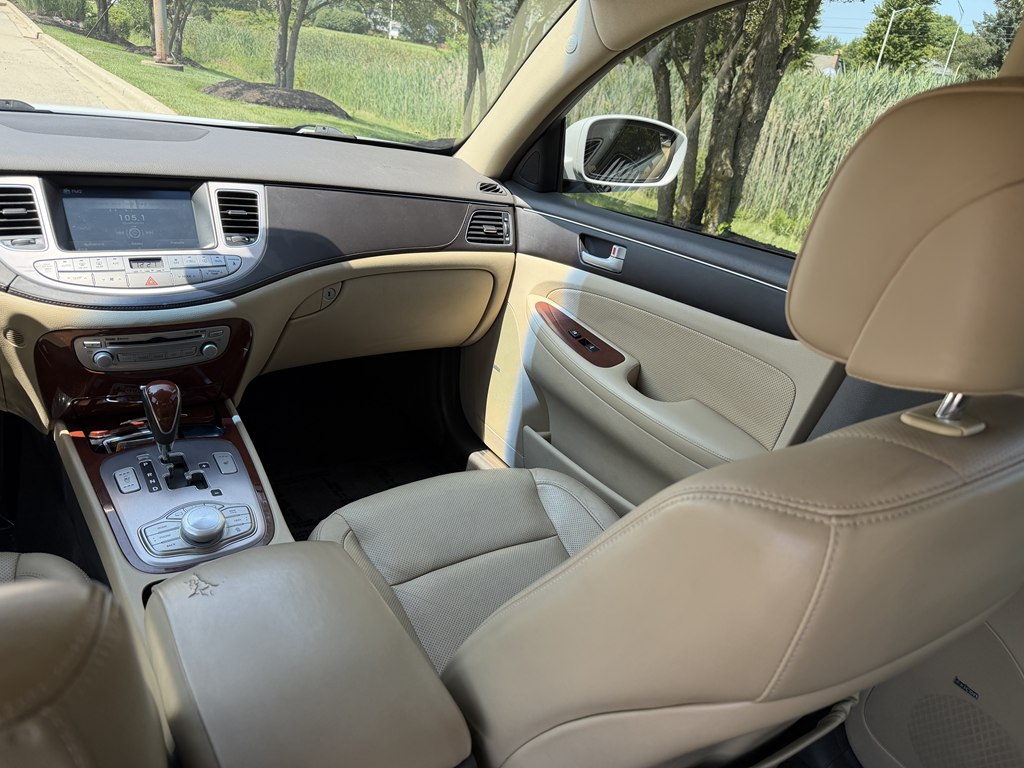 Photo 45 of this HYUNDAI GENESIS
