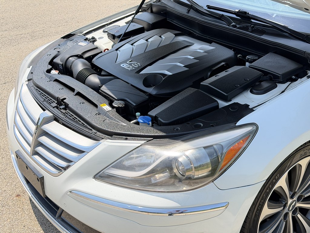Photo 23 of this HYUNDAI GENESIS