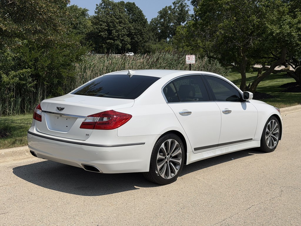 Photo 2 of this HYUNDAI GENESIS