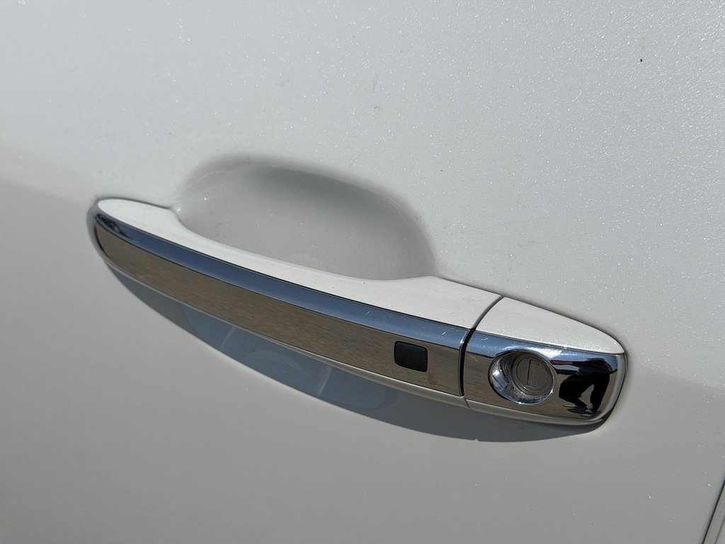 Photo 19 of this HYUNDAI GENESIS