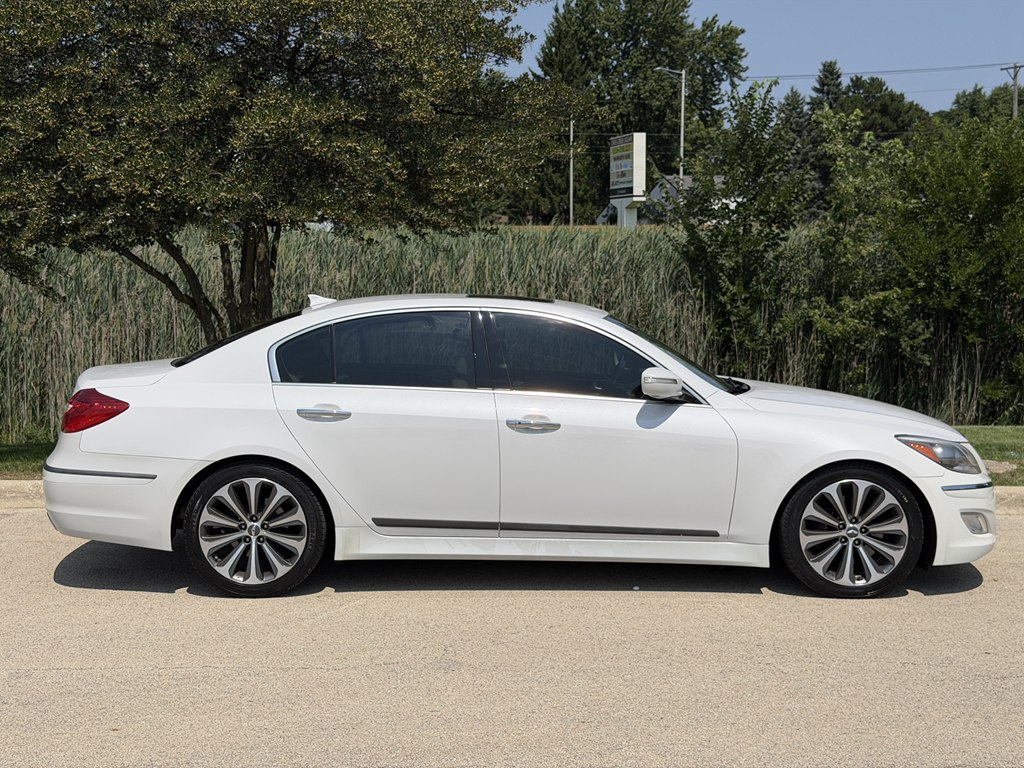 Photo 5 of this HYUNDAI GENESIS