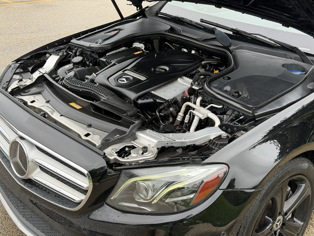 Photo 20 of this MERCEDES-BENZ E-CLASS