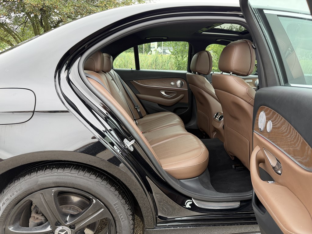 Photo 40 of this MERCEDES-BENZ E-CLASS