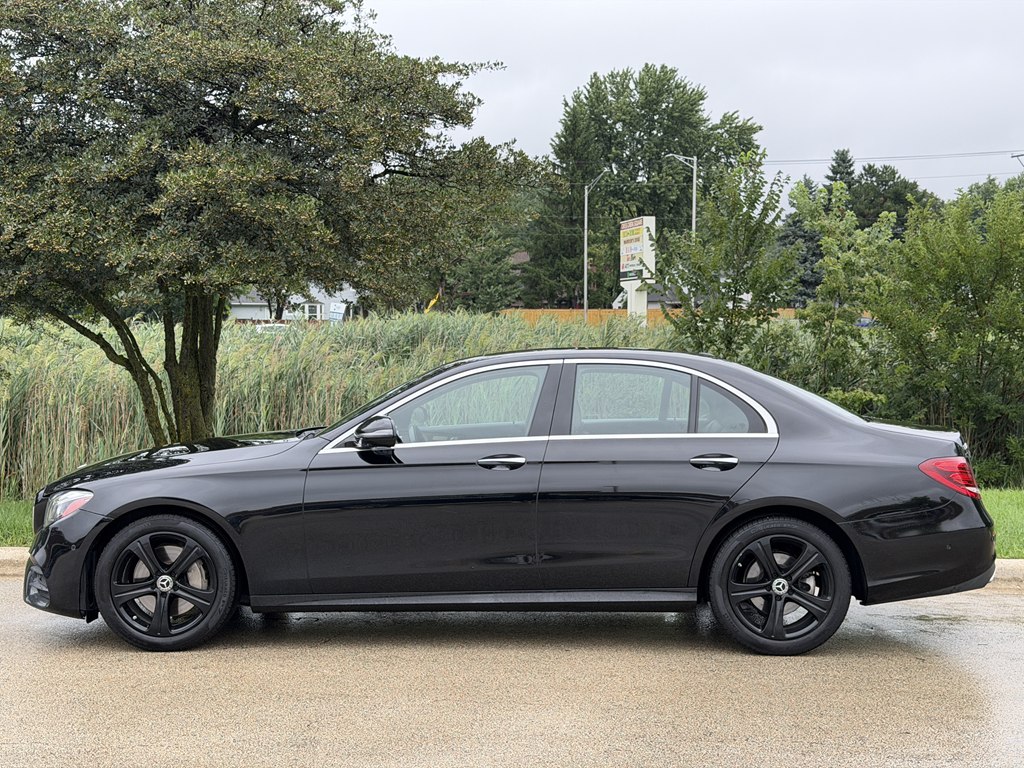 Photo 8 of this MERCEDES-BENZ E-CLASS